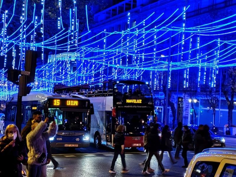 Naviluz vuelve a recorrer la iluminación navideña de Madrid