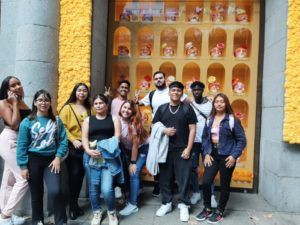 El grupo joven visita Casa de Mexico